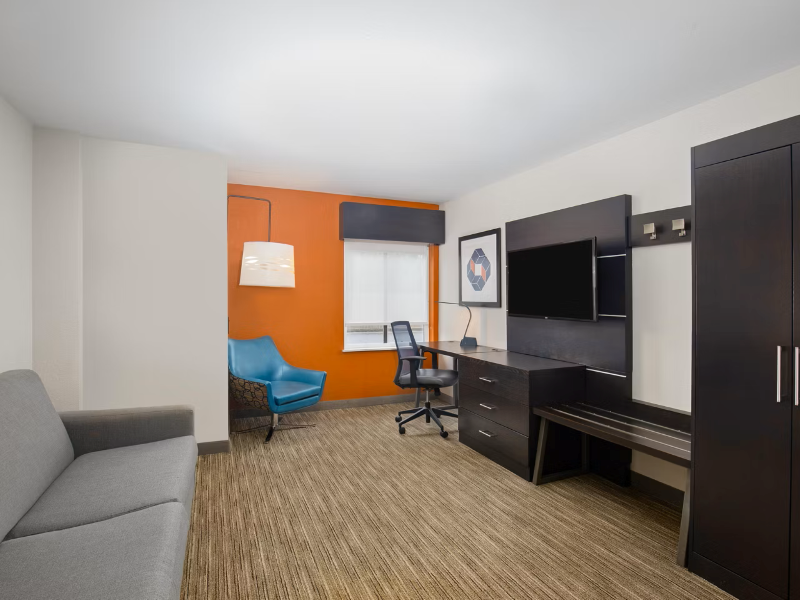 Holiday Inn Express & Suites Locust Grove image