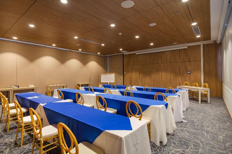 Holiday Inn Express Cartagena Manga image