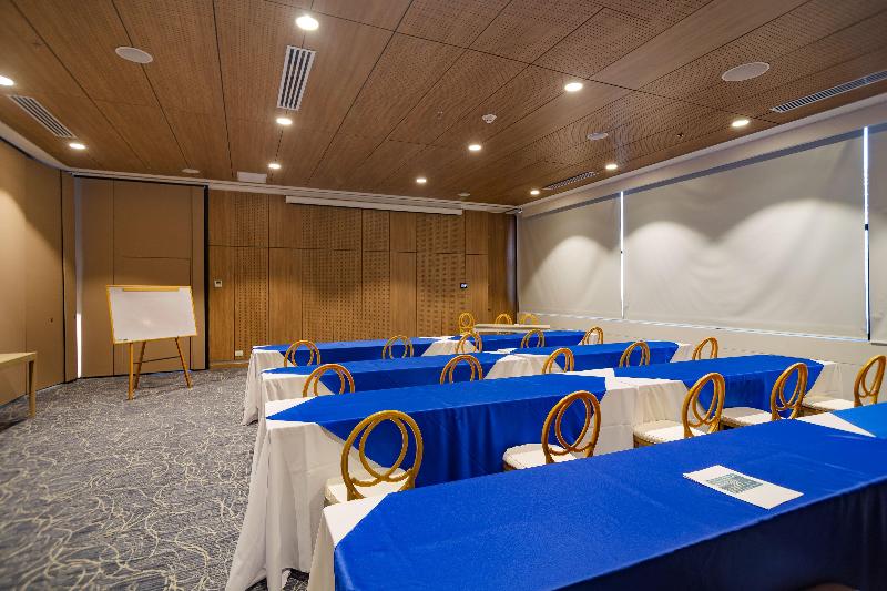 Holiday Inn Express Cartagena Manga image