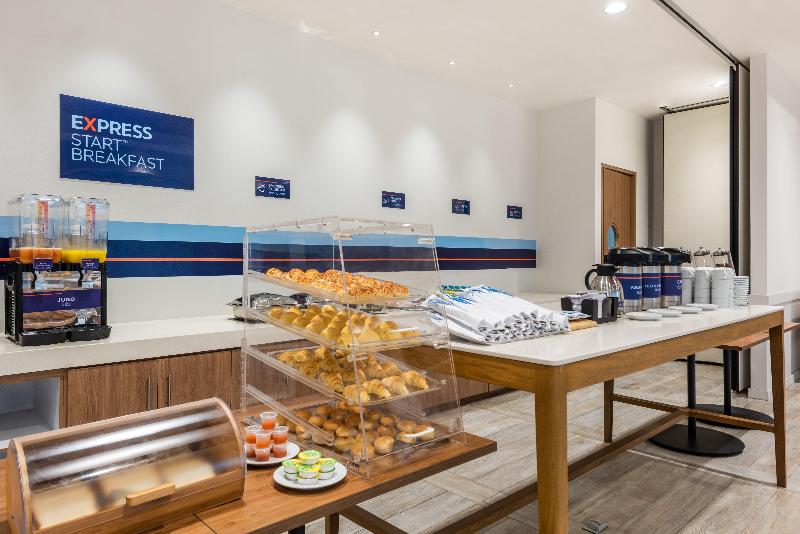 Holiday Inn Express Cartagena Manga image