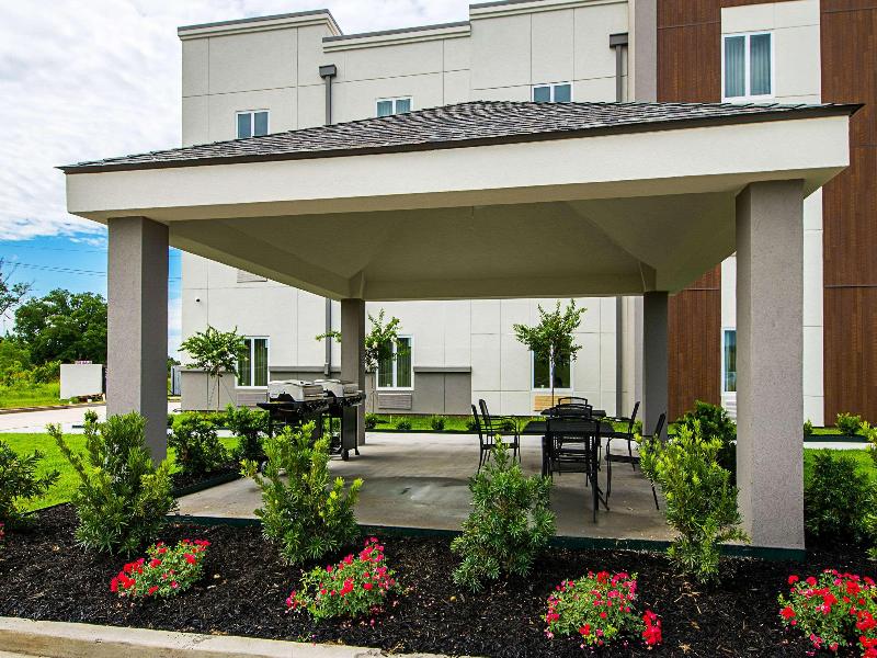 MainStay Suites South Gonzales image