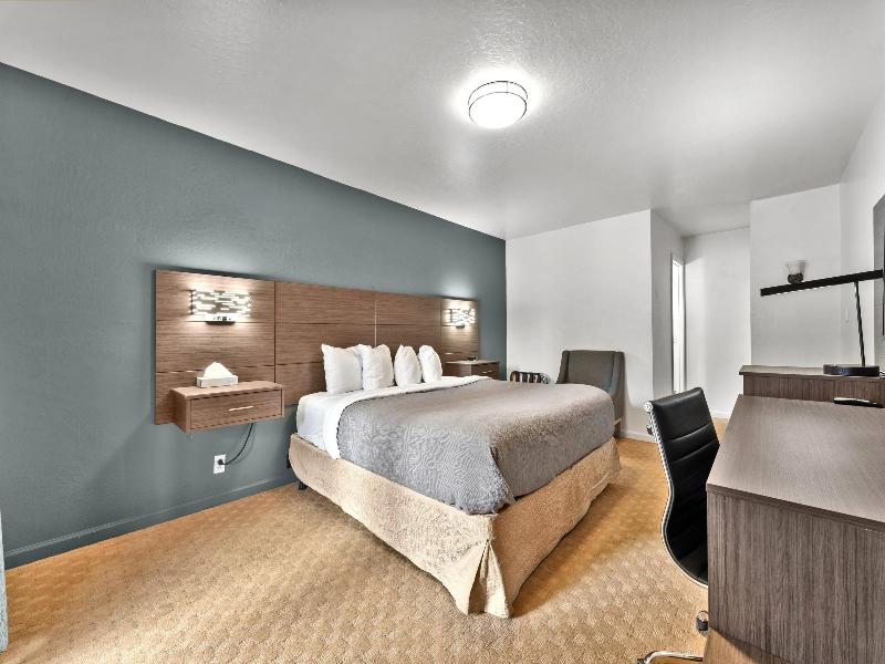 Econo Lodge Inn & Suites Heavenly Village Area image