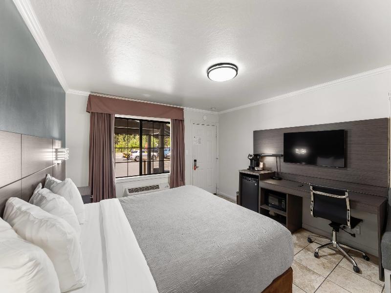 Econo Lodge Inn & Suites Heavenly Village Area image