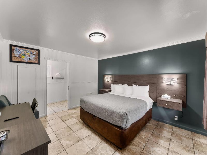 Econo Lodge Inn & Suites Heavenly Village Area image