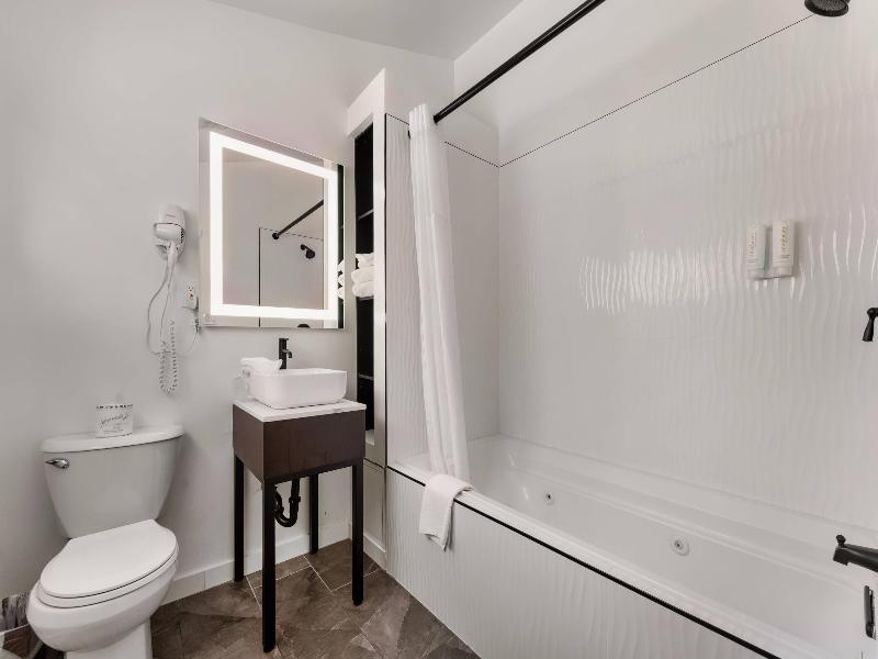 Econo Lodge Inn & Suites Heavenly Village Area image