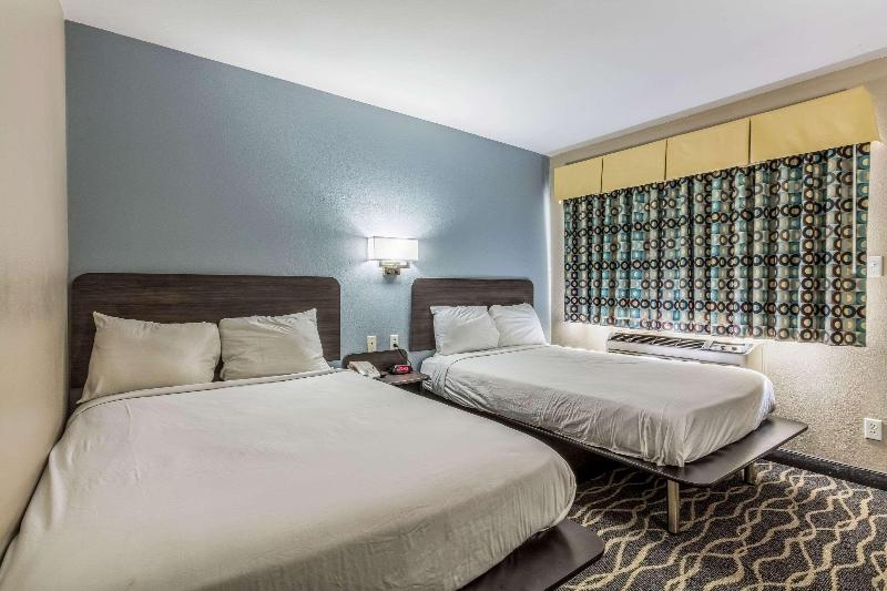 Econo Lodge West Memphis Area image