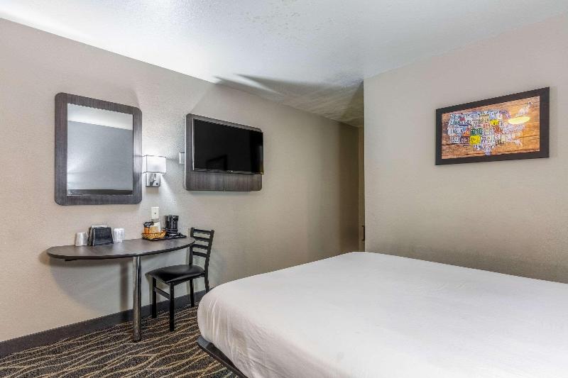 Econo Lodge West Memphis Area image
