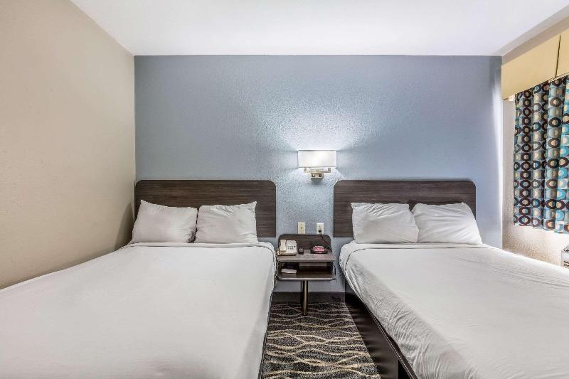 Econo Lodge West Memphis Area image
