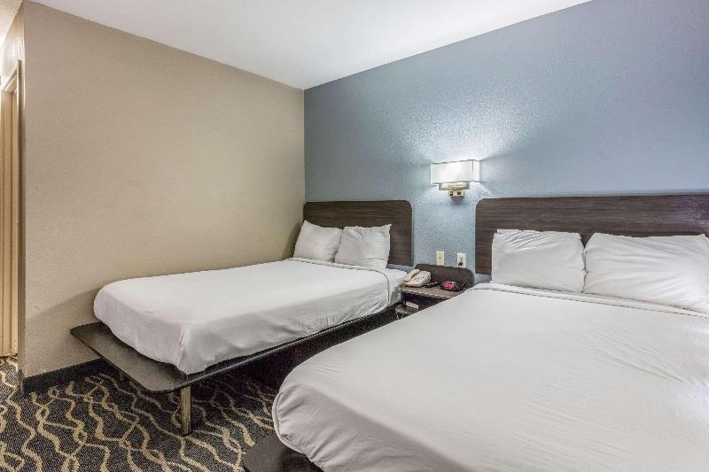 Econo Lodge West Memphis Area image