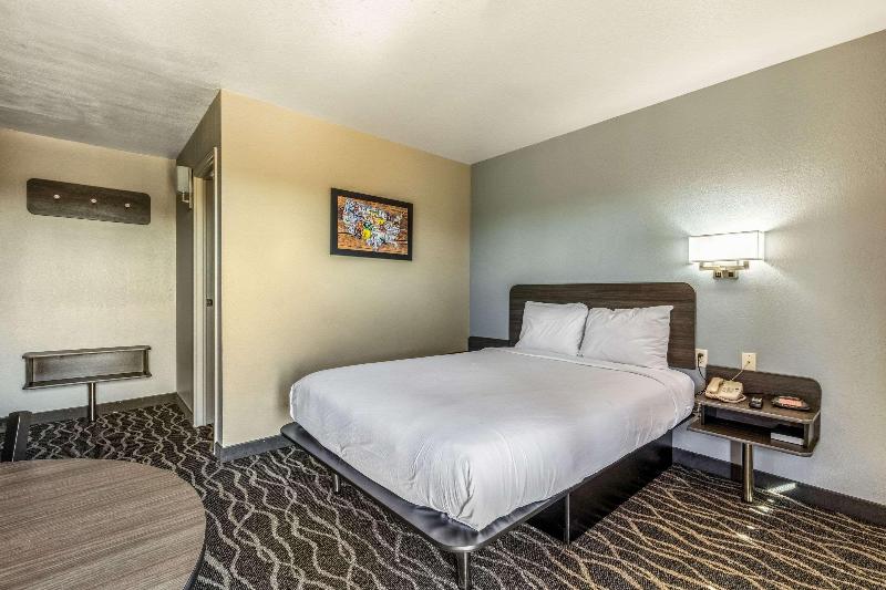 Econo Lodge West Memphis Area image