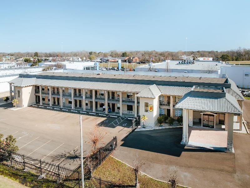 Super 8 By Wyndham Jackson Ms image