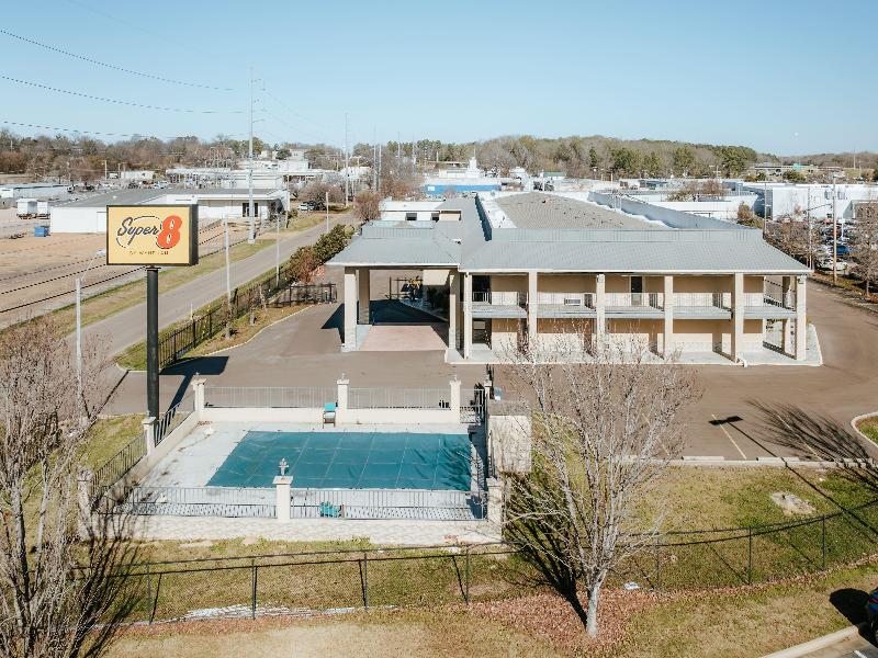 Super 8 By Wyndham Jackson Ms image