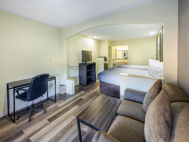 Super 8 By Wyndham Jackson Ms image