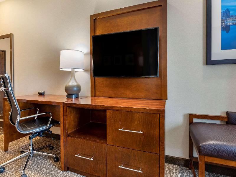 Comfort Suites Columbus Airport image