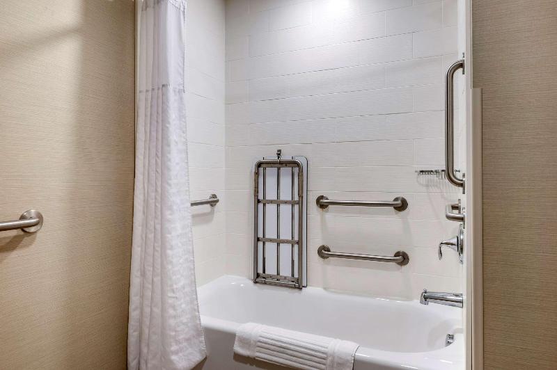 Comfort Suites Columbus Airport image