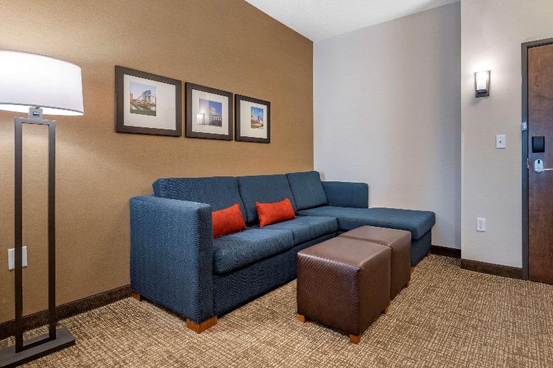 Comfort Suites Columbus Airport image