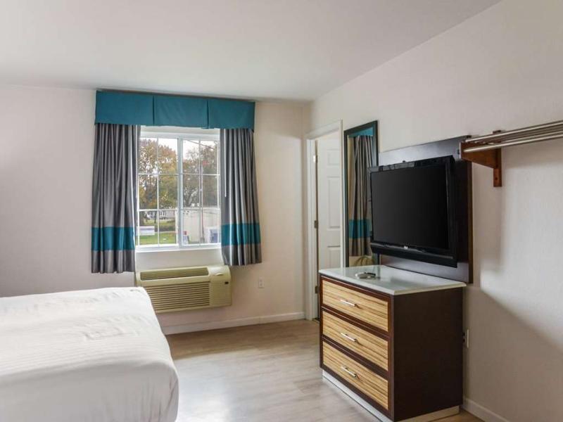 Rodeway inn milford image