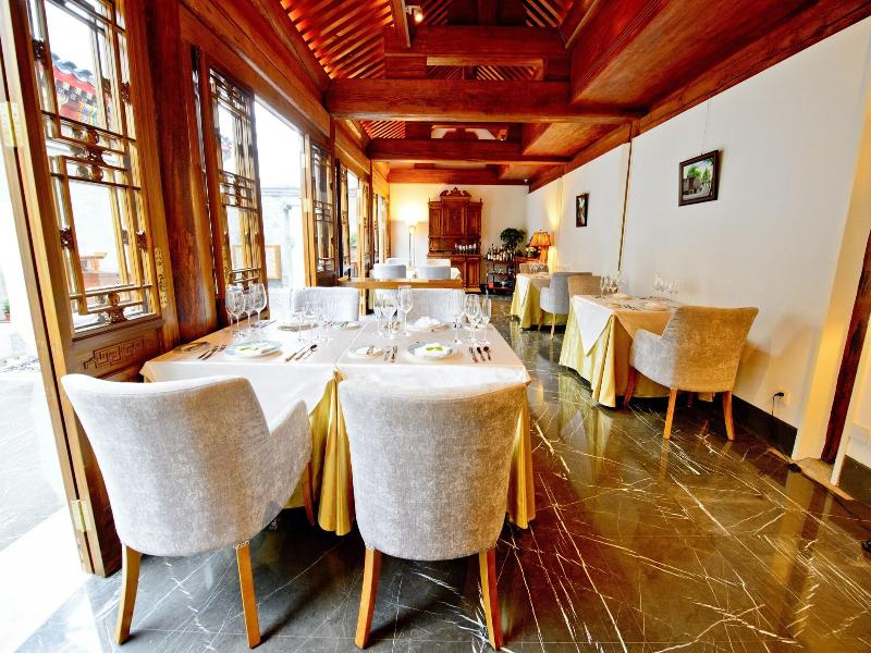 Cours Et Pavillons Hotel image