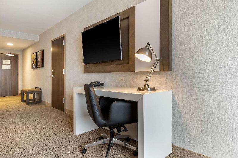 Cambria Hotel West Orange image