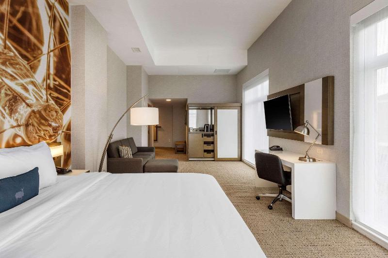 Cambria Hotel West Orange image