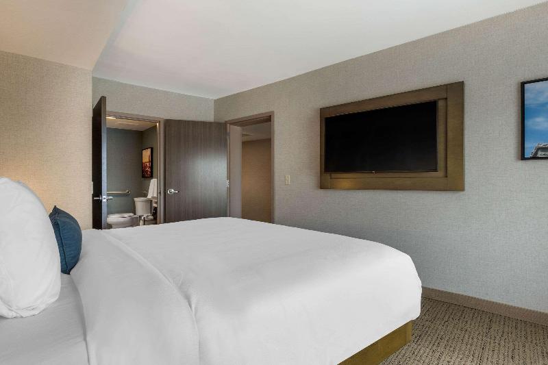 Cambria Hotel West Orange image