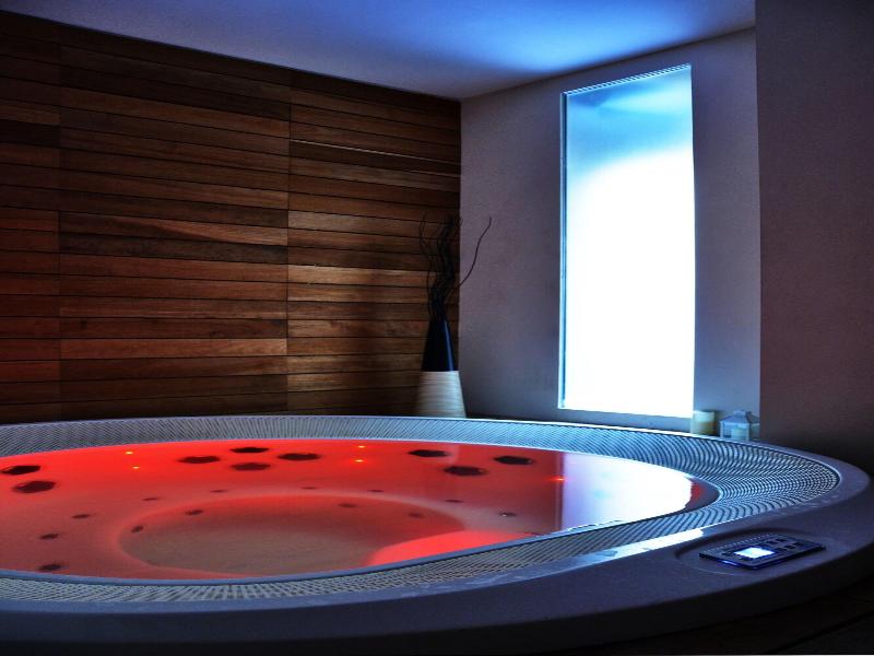 Touring Wellness & Beauty image