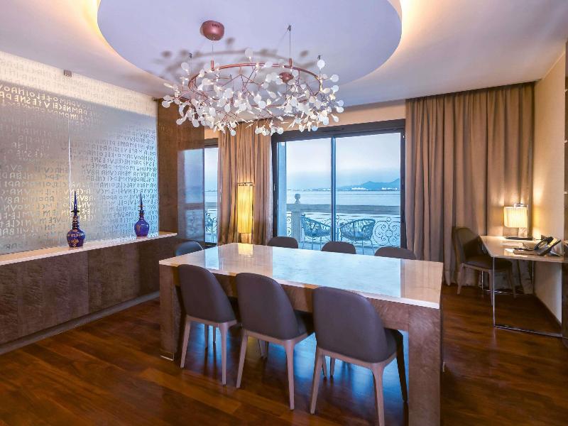 Movenpick Hotel du Lac Tunis image