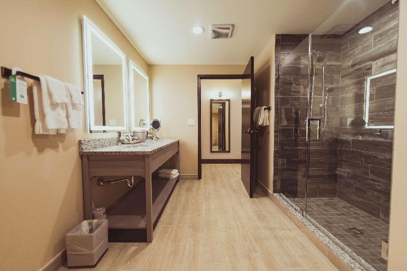 Tailwater Lodge Altmar Tapestry Collection Hilton image