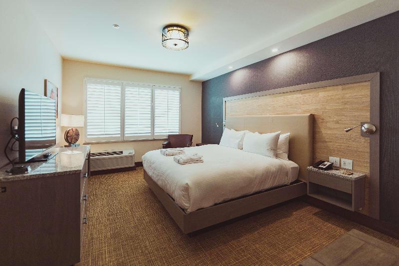Tailwater Lodge Altmar Tapestry Collection Hilton image