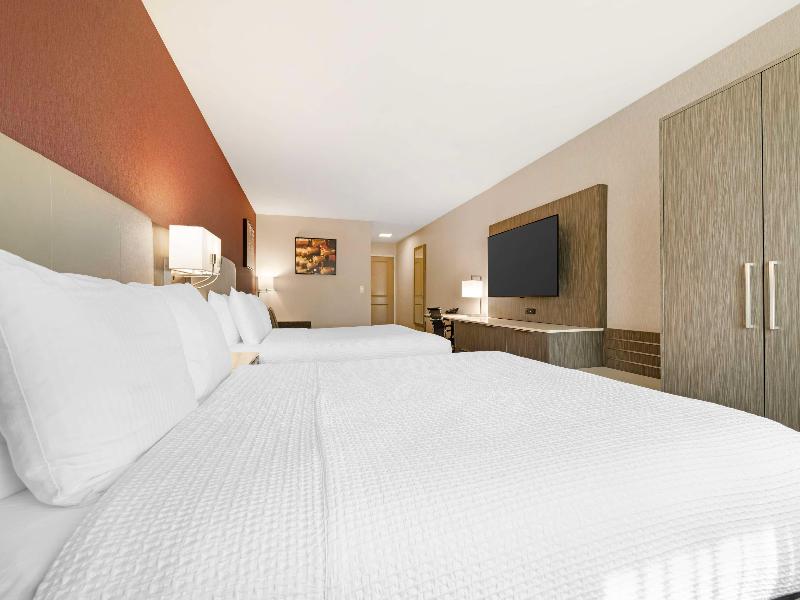 Bw Plus Temecula Wine Country Hotel & Suites image