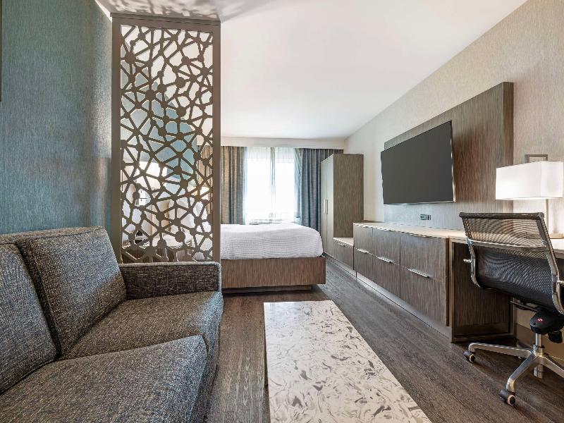 Bw Plus Temecula Wine Country Hotel & Suites image