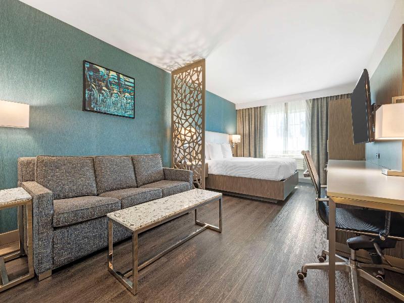 Bw Plus Temecula Wine Country Hotel & Suites image