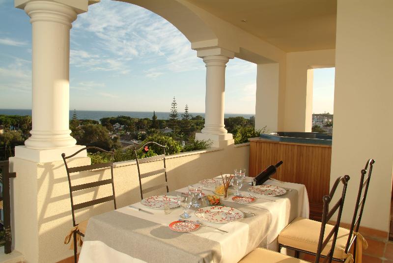 Livescape Guadalpin Apartments