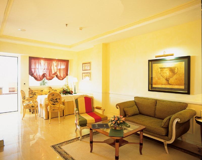 Livescape Guadalpin Apartments