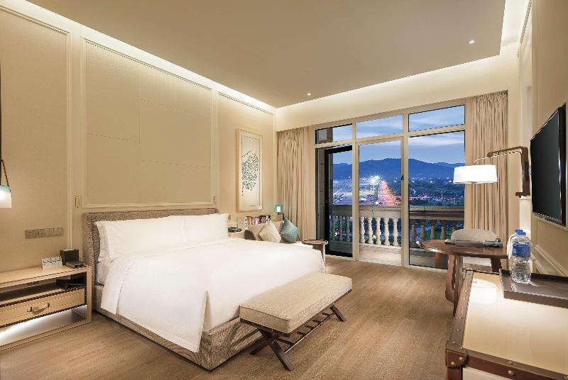 Hilton Dalian Golden Pebble Beach Resort image