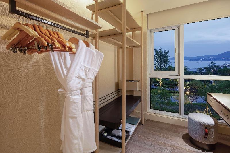 Hilton Dalian Golden Pebble Beach Resort image