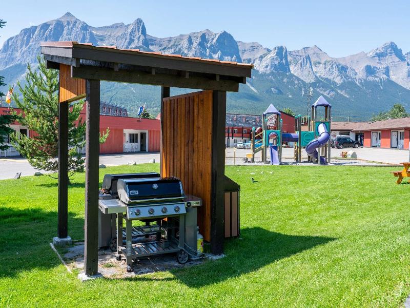 Rocky Mountain Ski Lodge image