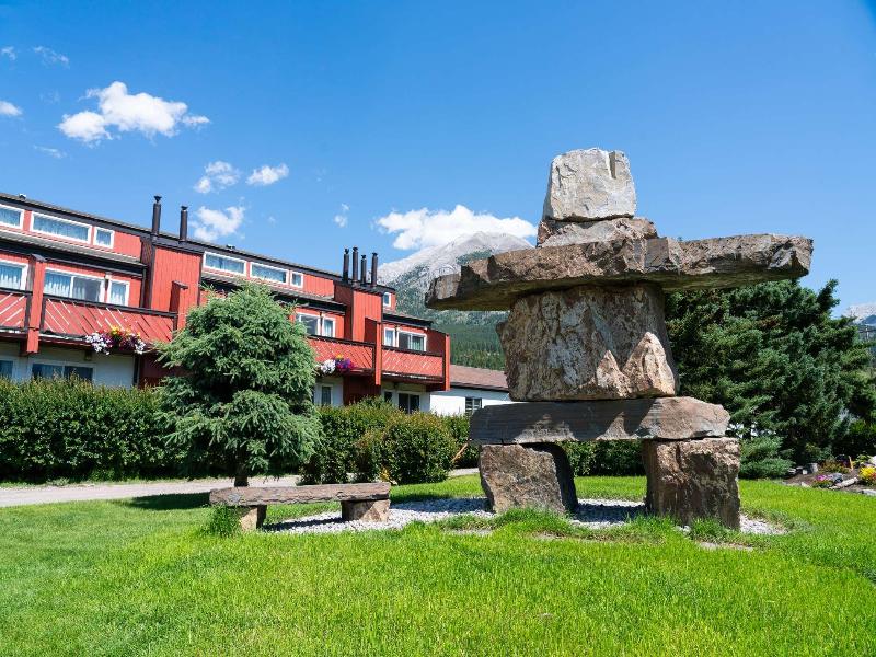 Rocky Mountain Ski Lodge image