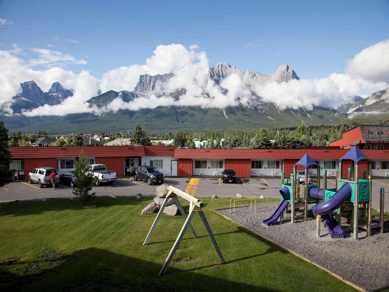 Rocky Mountain Ski Lodge image