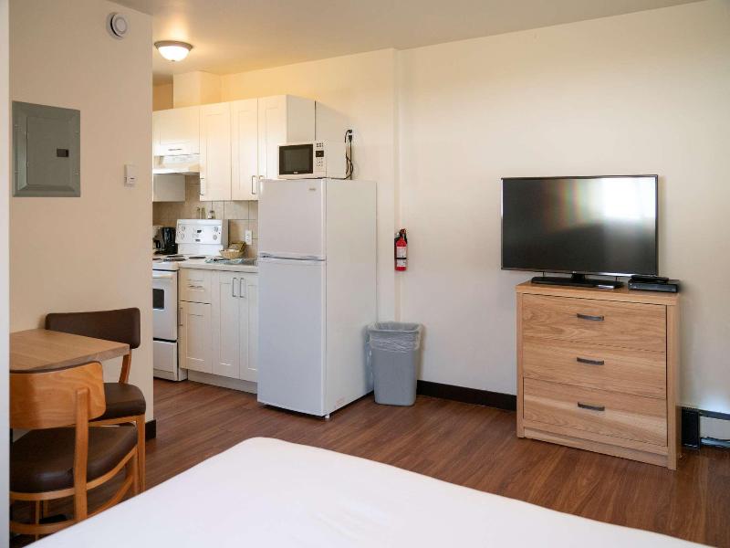 Rocky Mountain Ski Lodge image