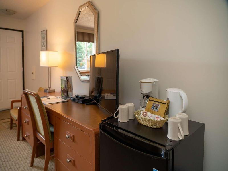 Rocky Mountain Ski Lodge image