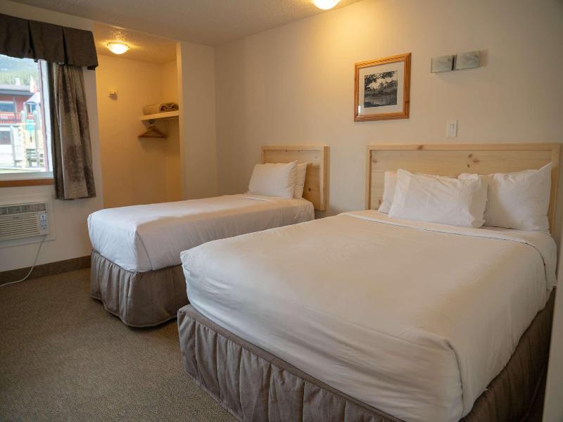 Rocky Mountain Ski Lodge image