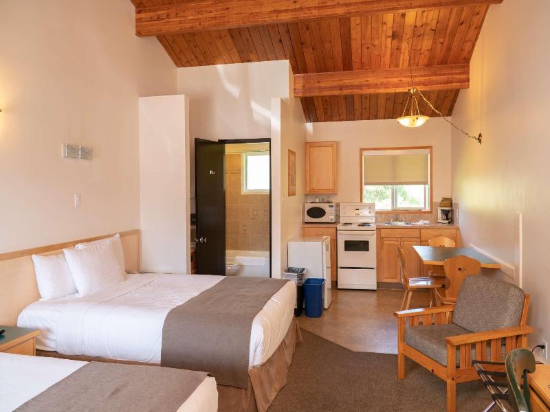 Rocky Mountain Ski Lodge image