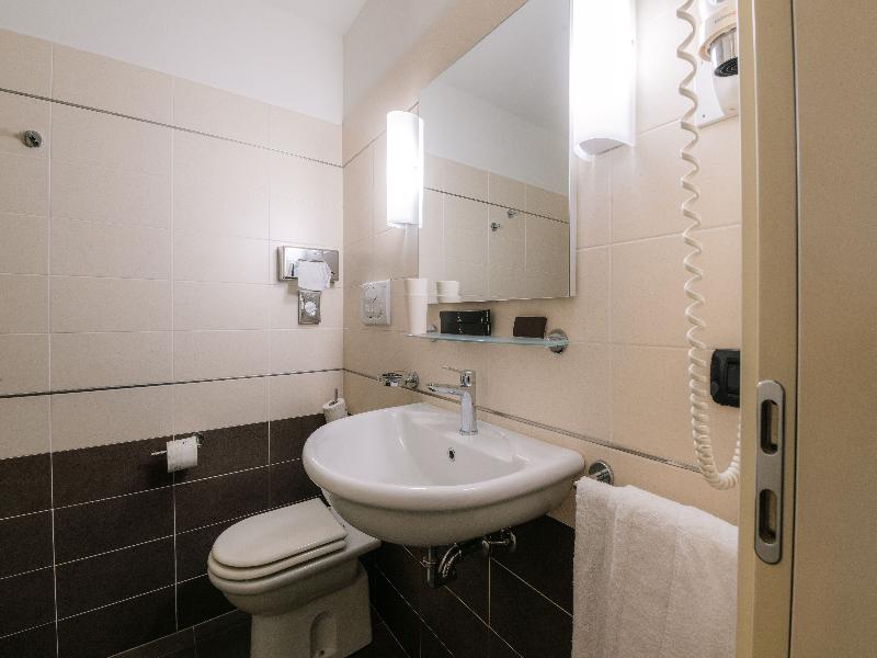 Smart Hotel King image