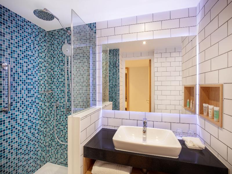 Holiday Inn London - Heathrow Bath Road image