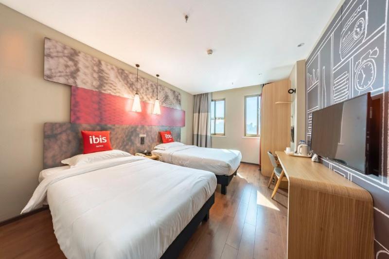 ibis Xinzhou Qiyi Road image