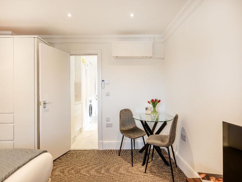 Queensgate Court image
