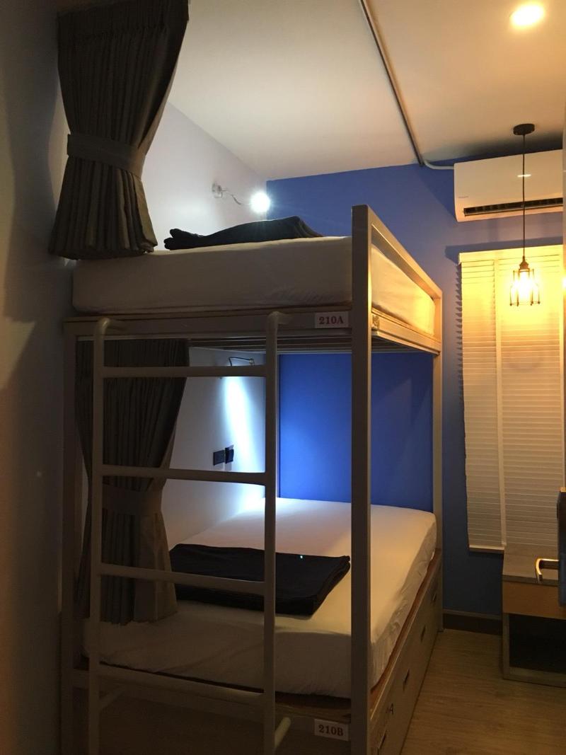 room detail thumbnail 1