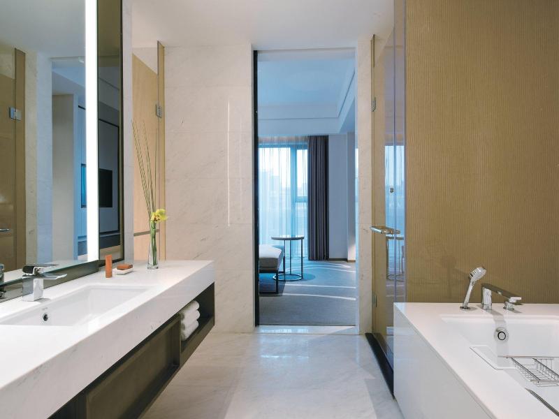Crowne Plaza Hangzhou Qiantang image