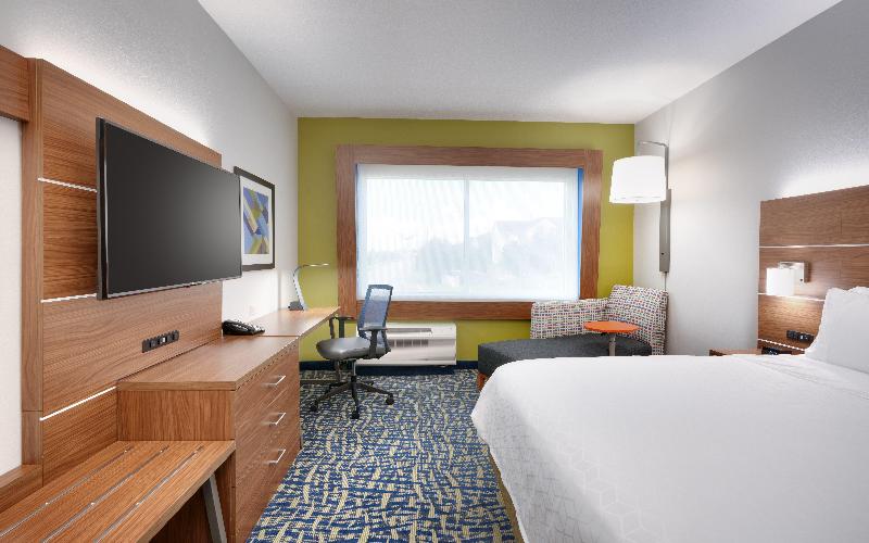 Holiday Inn Express & Suites Gainesville I-75 — photo 13